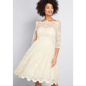 NEW WITH TAGS Modcloth Chi Chi London Gilded Grace Lace Dress in Champagne